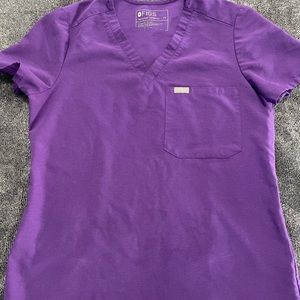 Figs - ultraviolet one pocket top. Size XS